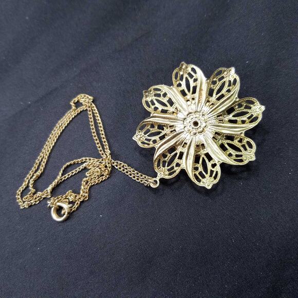 Vintage Flower Pendant Necklace, Lucite Confetti, 1970s Jewelry - Picture 8 of 10